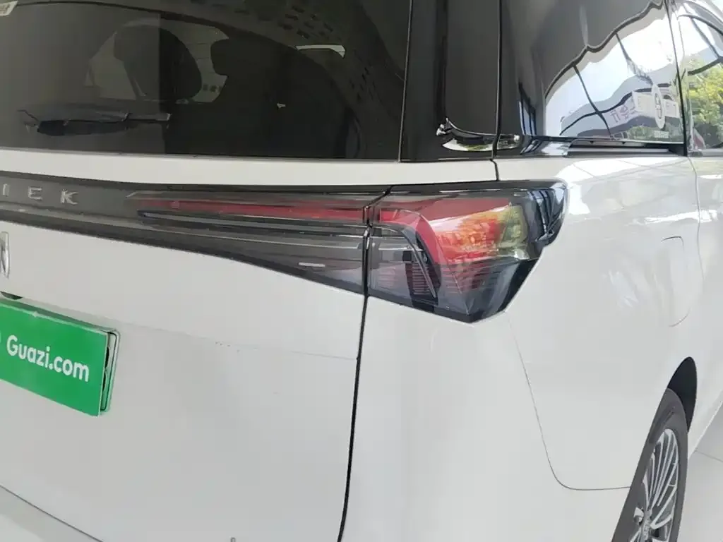 Buick GL8 Hybrid — фото 2
