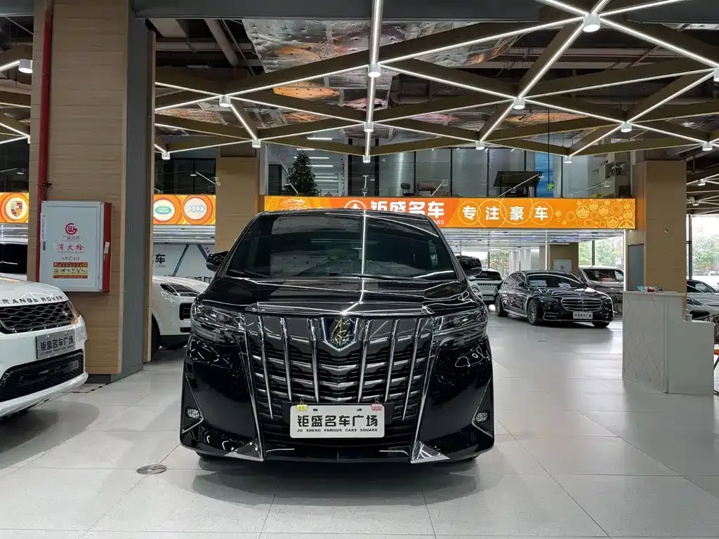 Toyota Alphard — фото 3