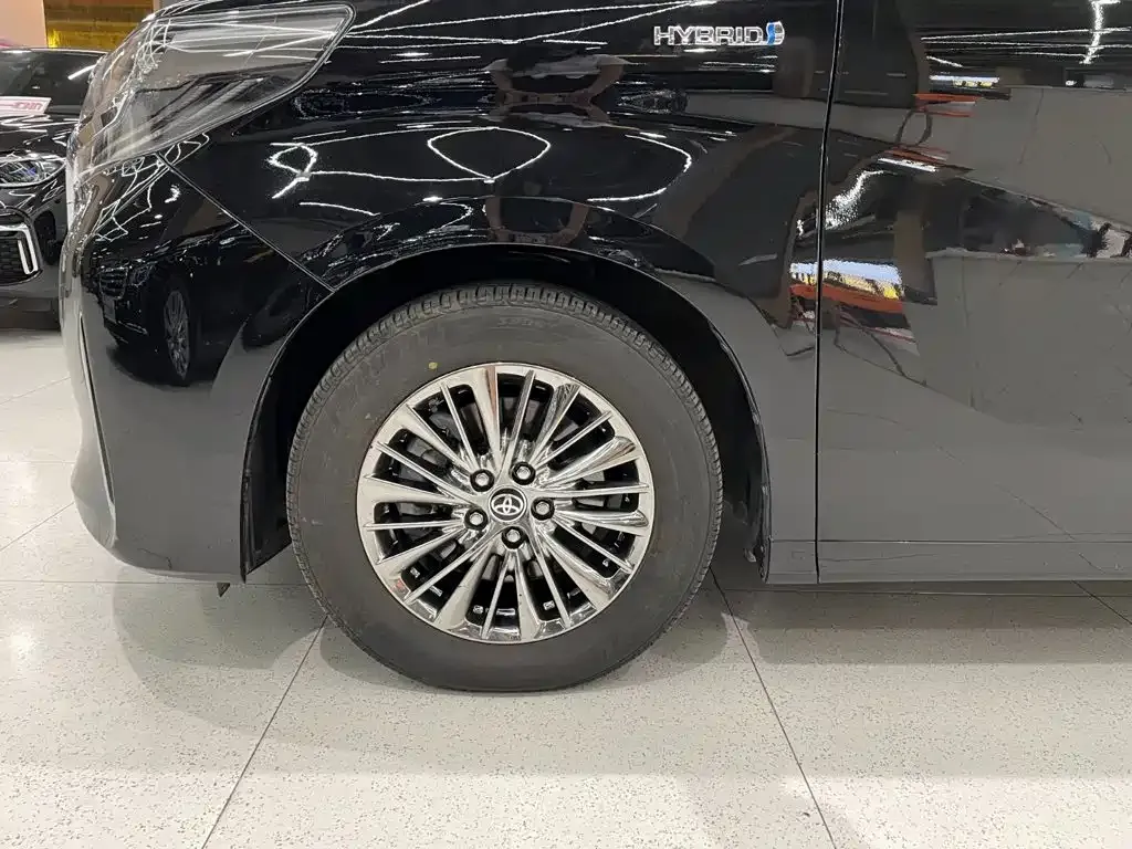 Toyota Alphard — фото 8