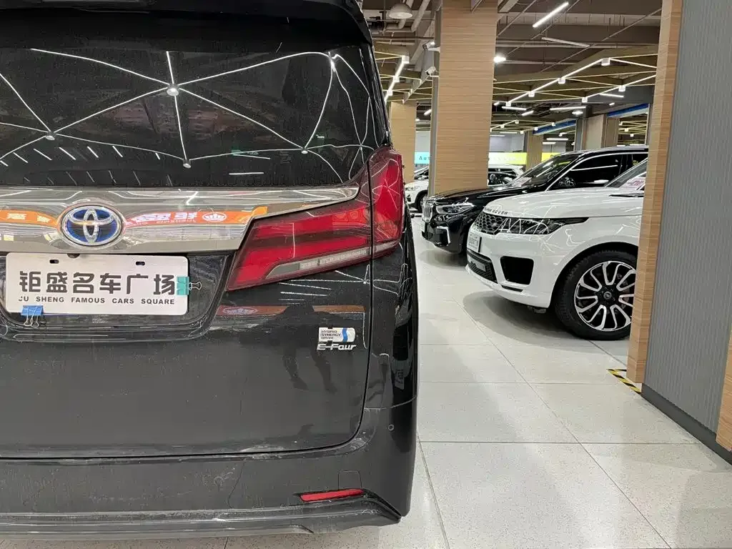 Toyota Alphard — фото 5
