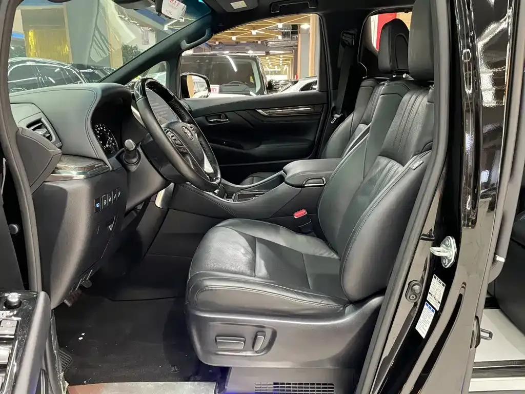 Toyota Alphard — фото 7
