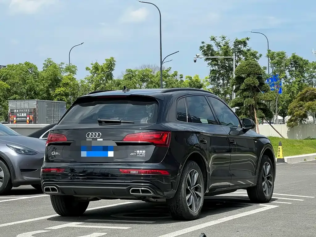 Audi Q5L — фото 5