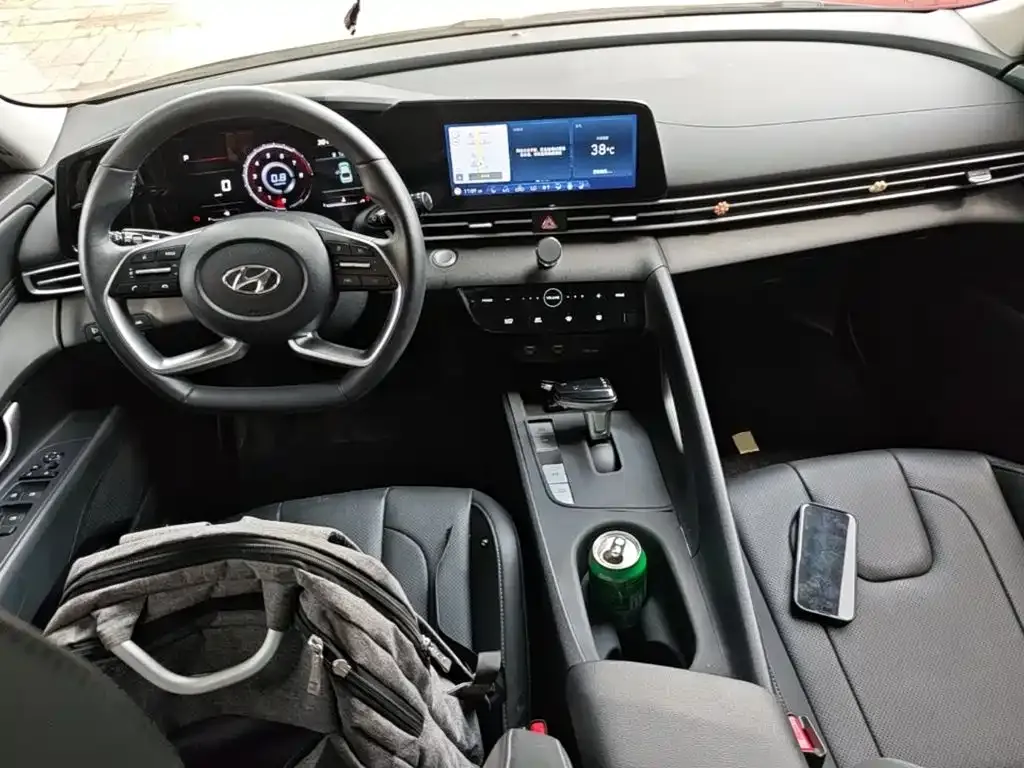 Hyundai Elantra — фото 10