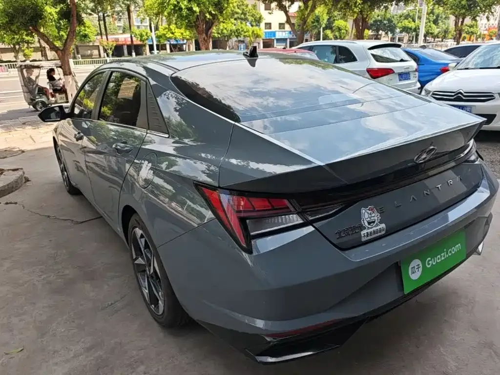 Hyundai Elantra — фото 2