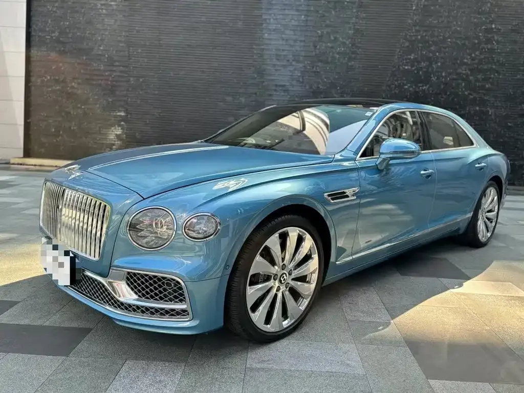 Bentley Flying Spur — фото 1