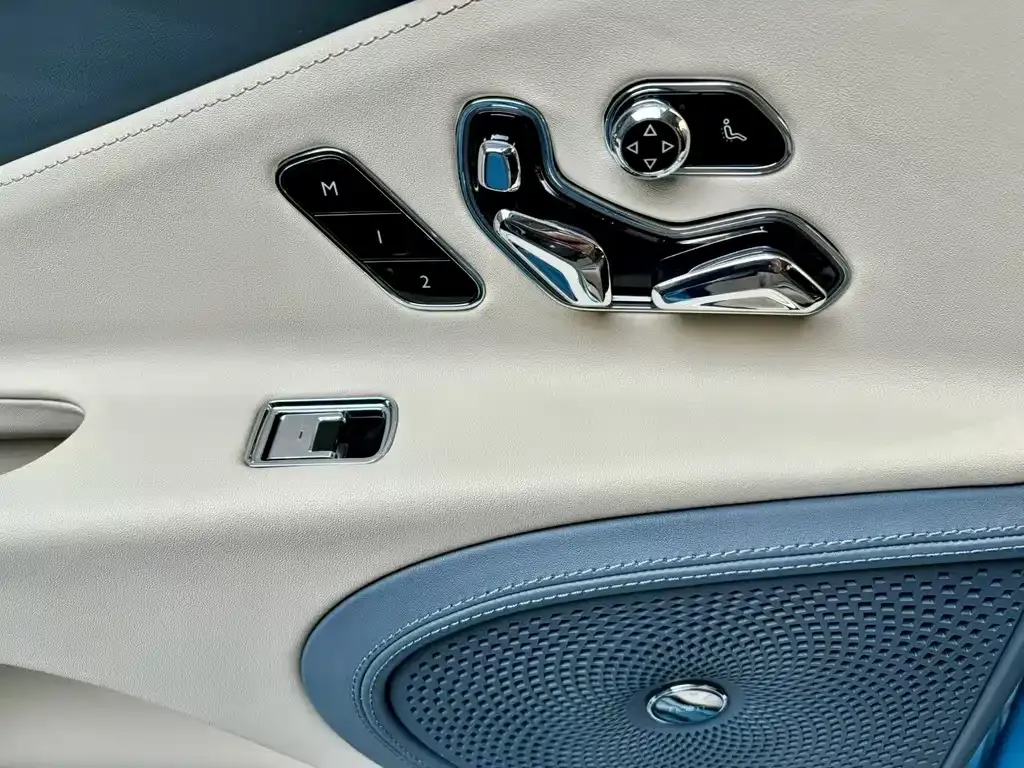 Bentley Flying Spur — фото 10