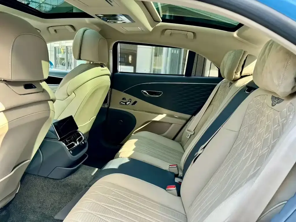 Bentley Flying Spur — фото 5