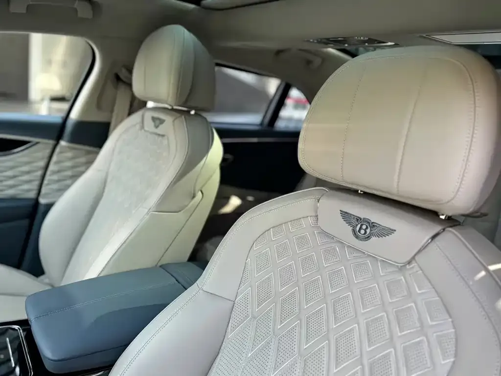 Bentley Flying Spur — фото 2