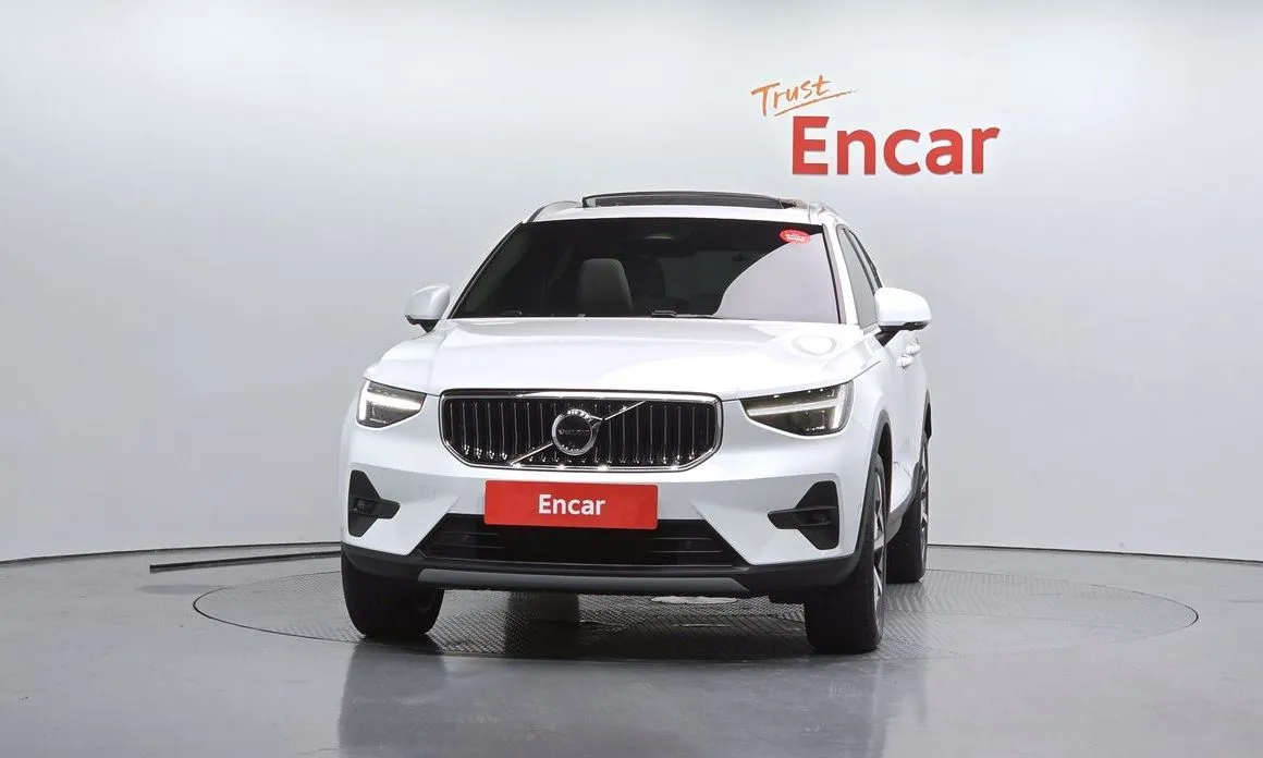 Volvo XC40 — фото 6