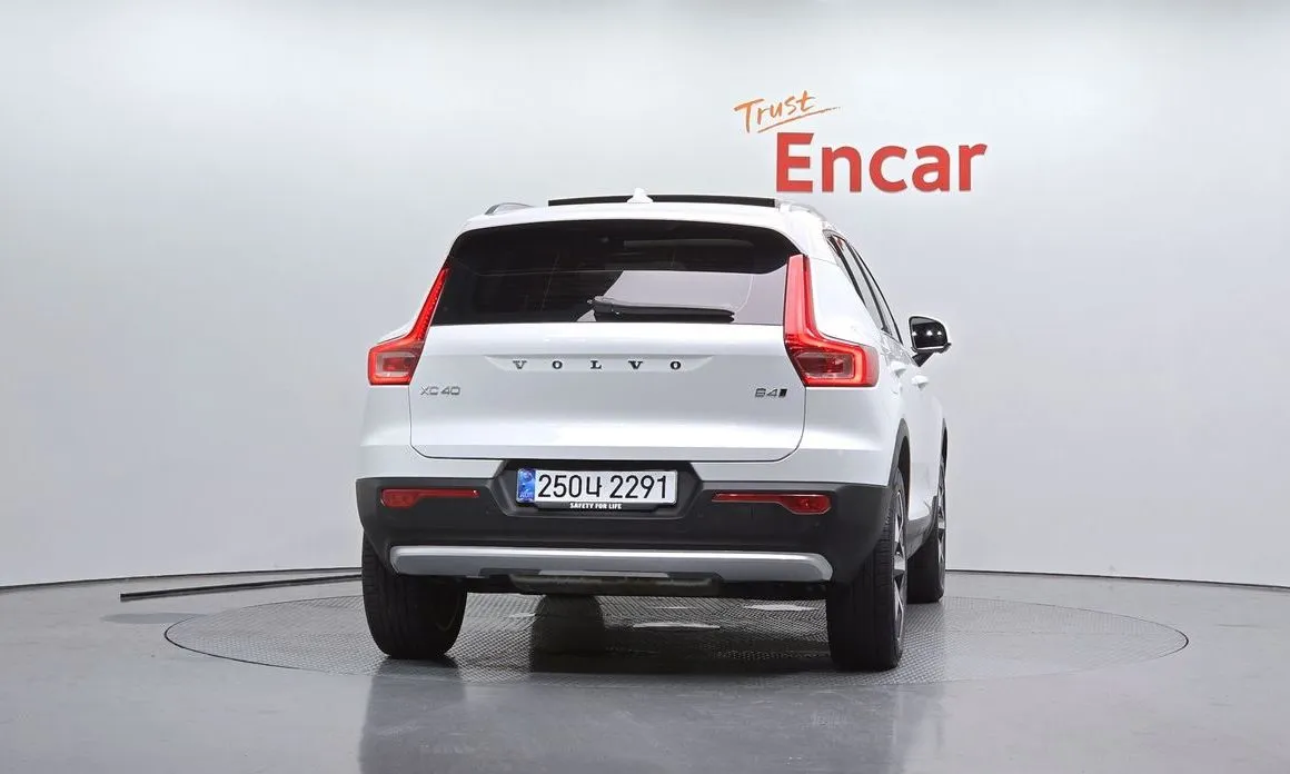 Volvo XC40 — фото 3