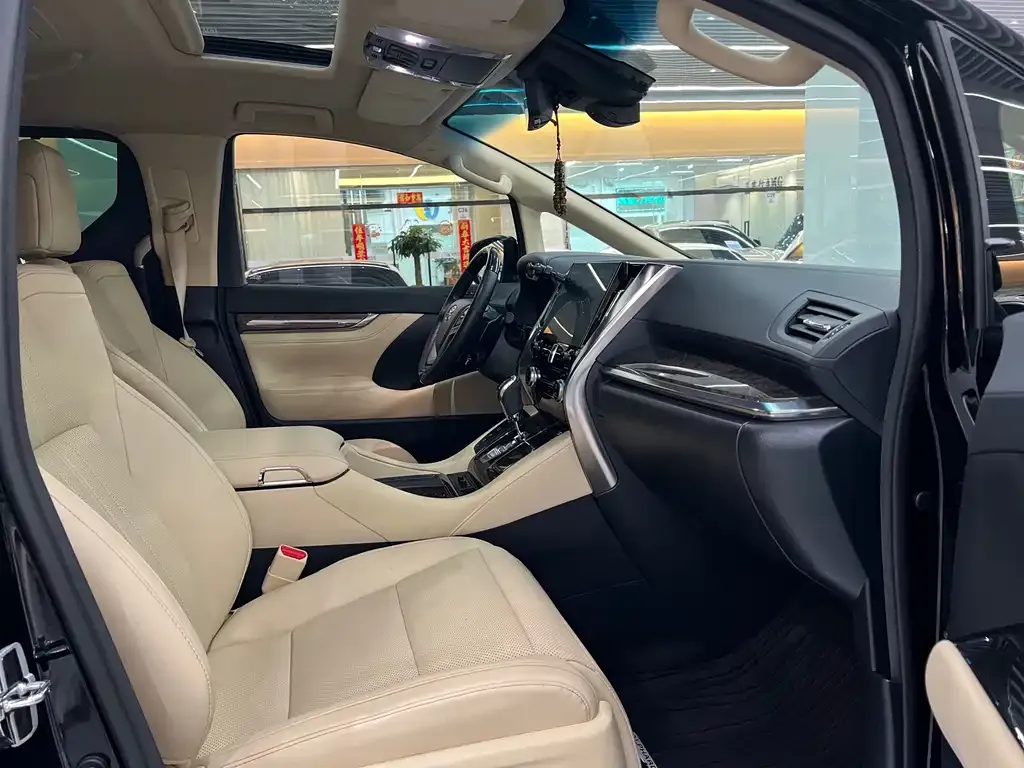 Toyota Alphard — фото 3