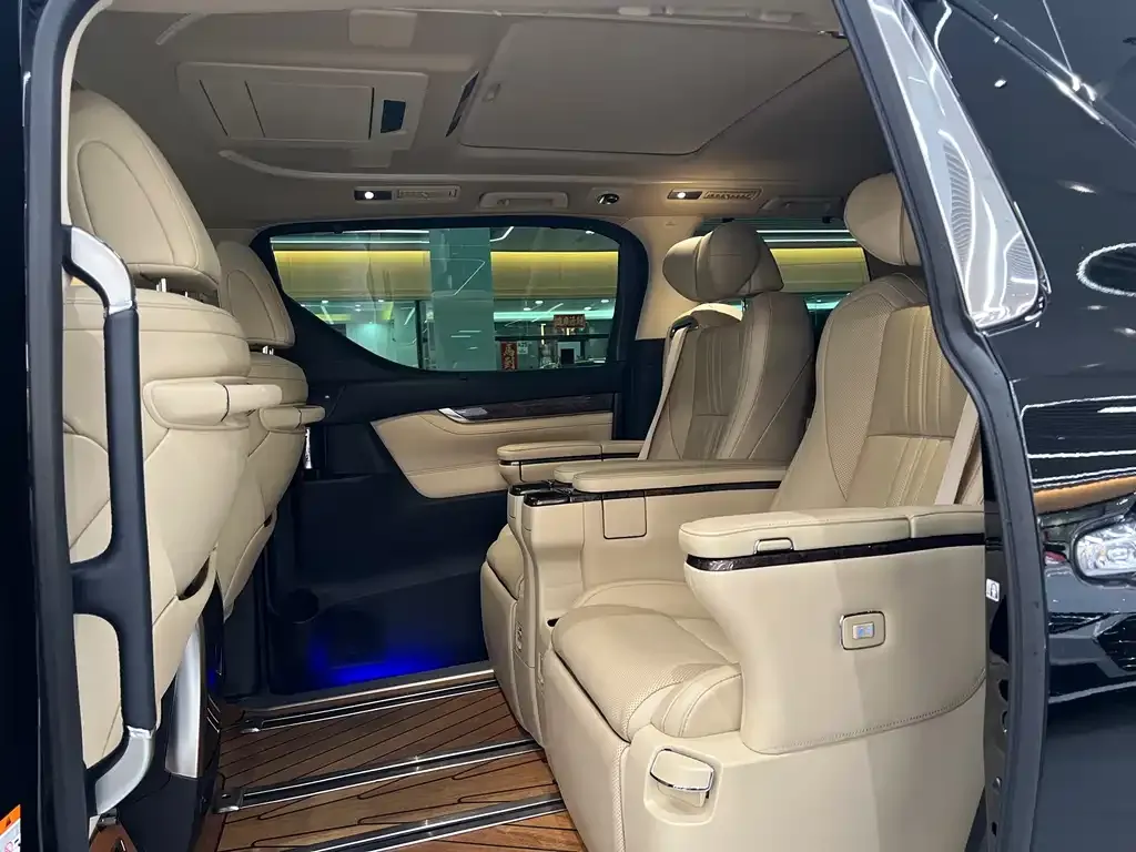Toyota Alphard — фото 5
