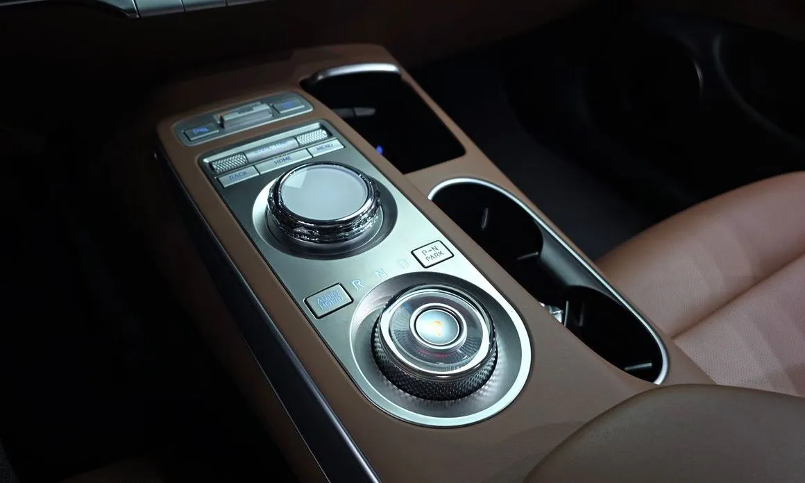 Genesis GV70 — фото 10