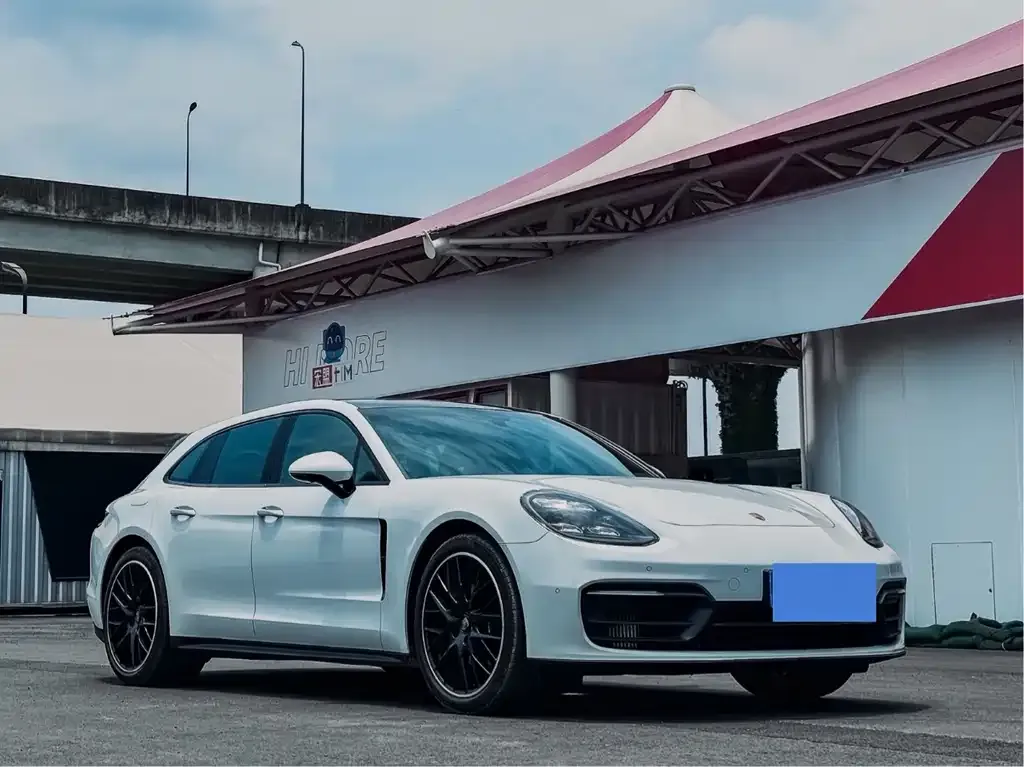 Porsche Panamera — фото 1