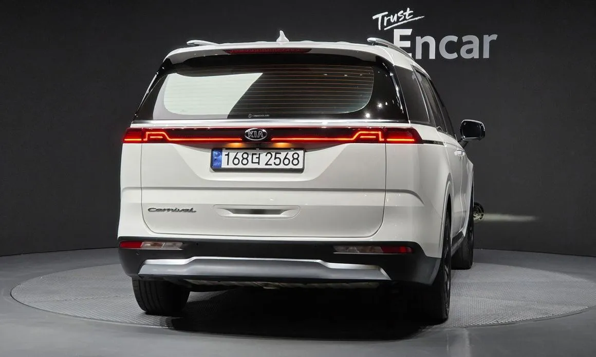 Kia Carnival — фото 4