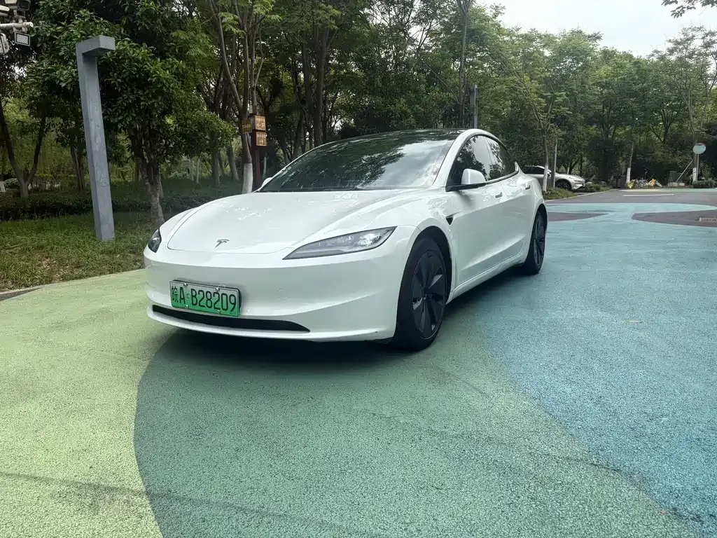 Tesla Model 3 — фото 1