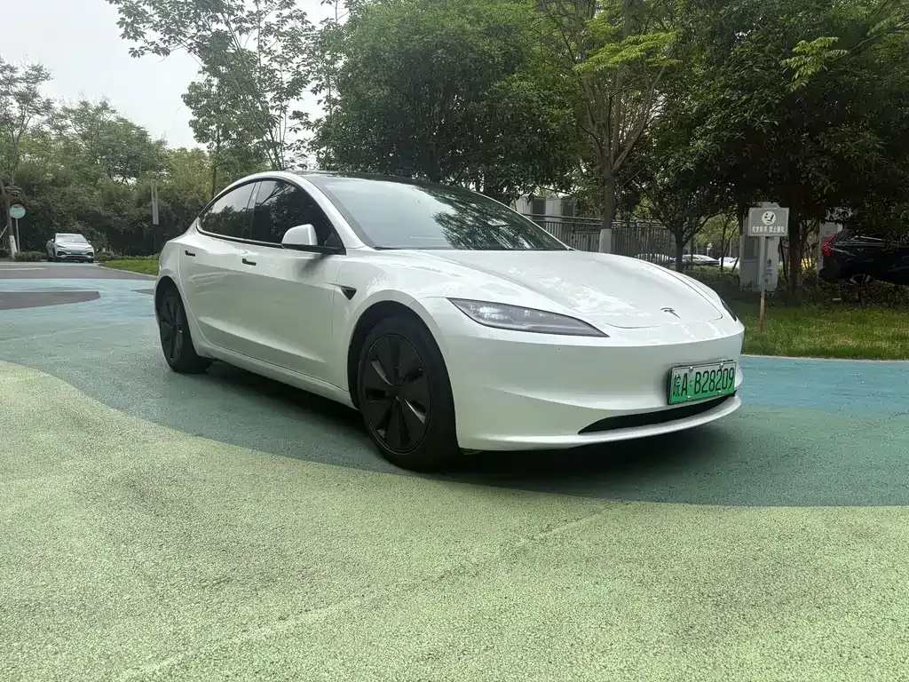 Tesla Model 3 — фото 10
