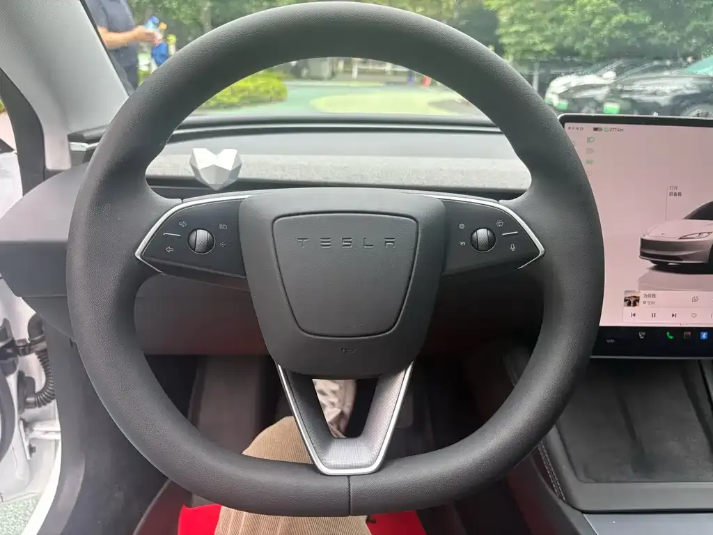 Tesla Model 3 — фото 6