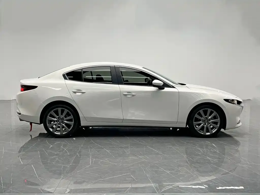 Mazda 3 Axela — фото 10