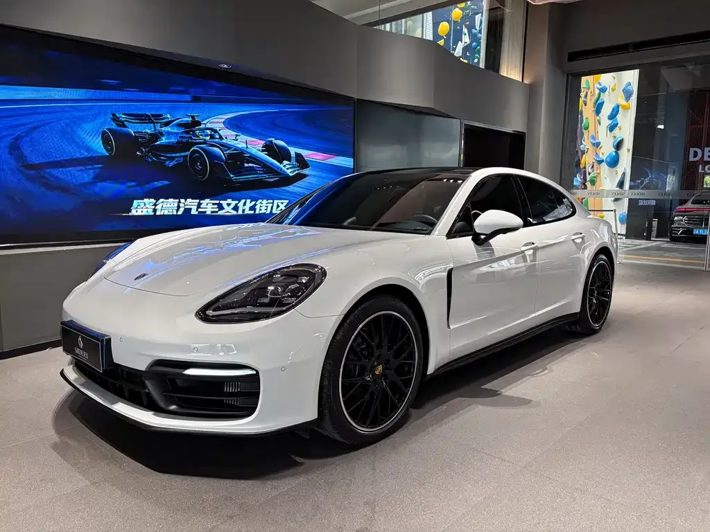 Porsche Panamera — фото 1