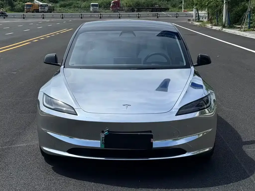 Tesla Model 3 — фото 3