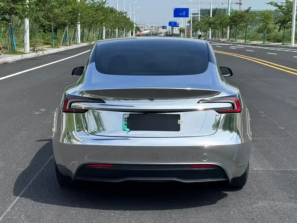 Tesla Model 3 — фото 4
