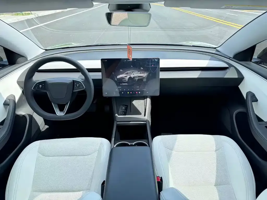Tesla Model 3 — фото 2