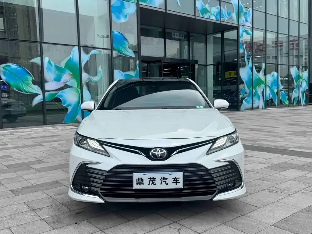 Toyota Camry — фото 3