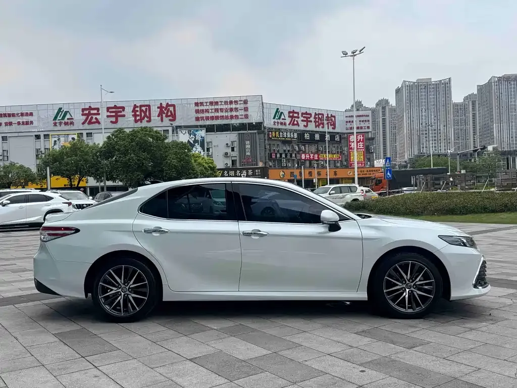Toyota Camry — фото 10