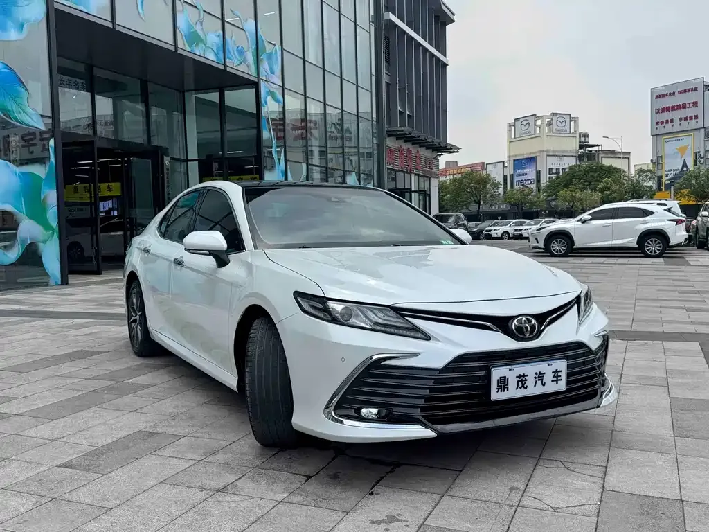 Toyota Camry — фото 5