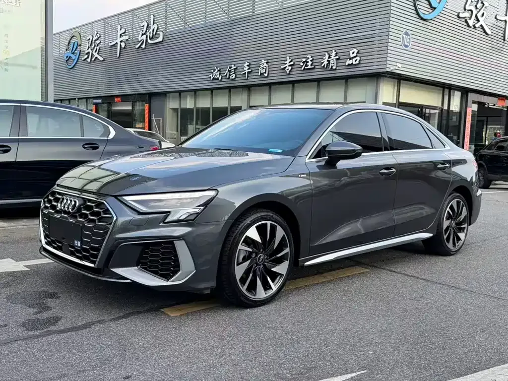 Audi A3 — фото 1