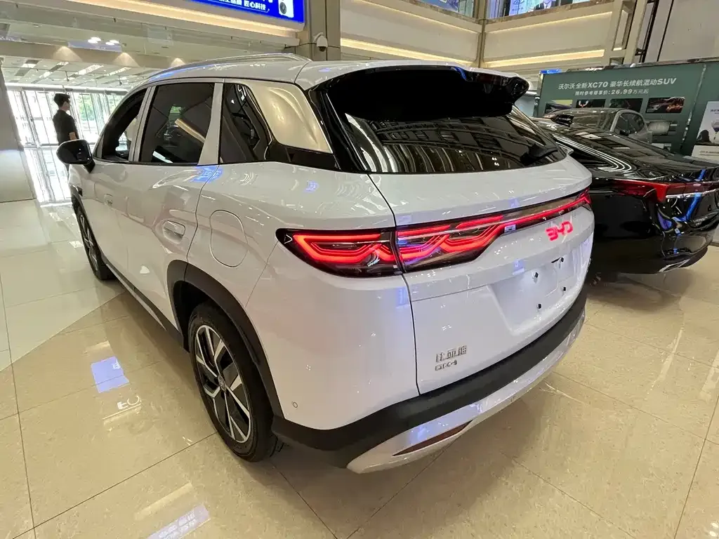 BYD L DM-i — фото 10