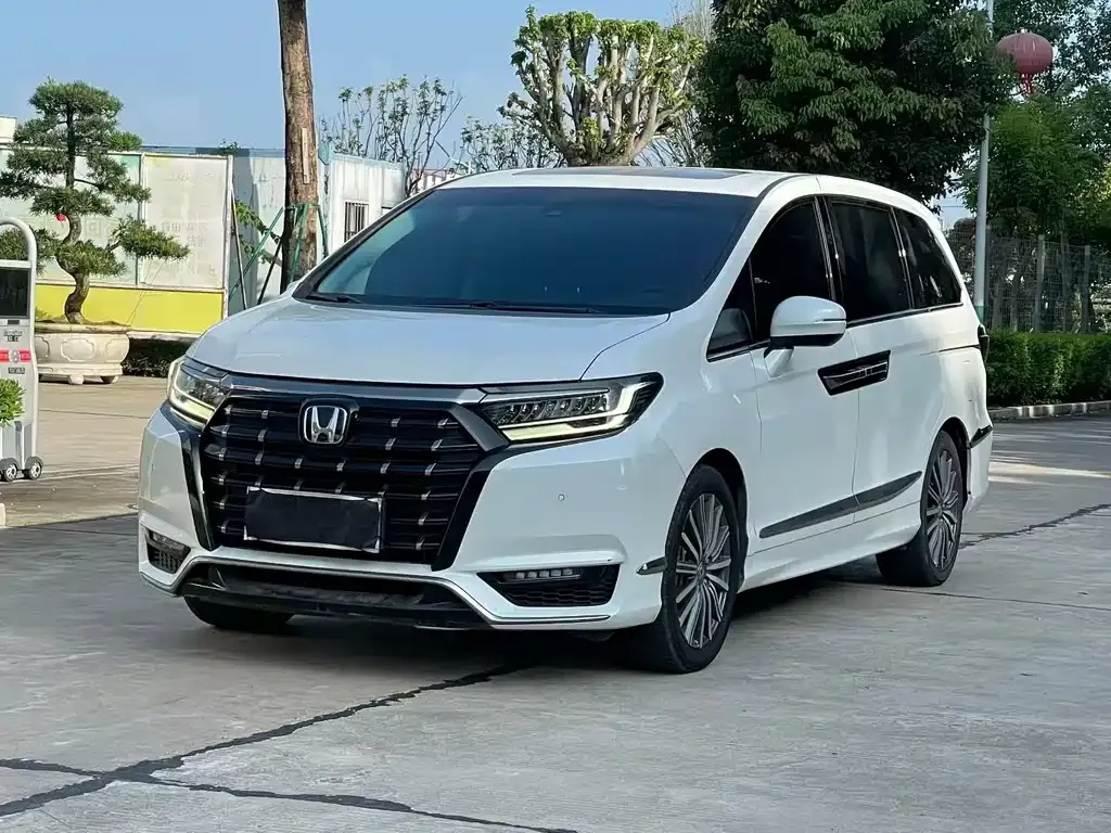 Honda Elysion — фото 1