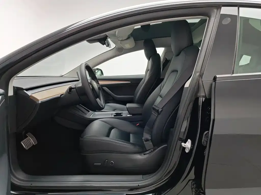 Tesla Model 3 — фото 10