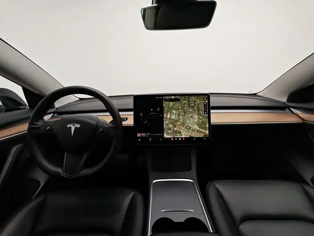 Tesla Model 3 — фото 3