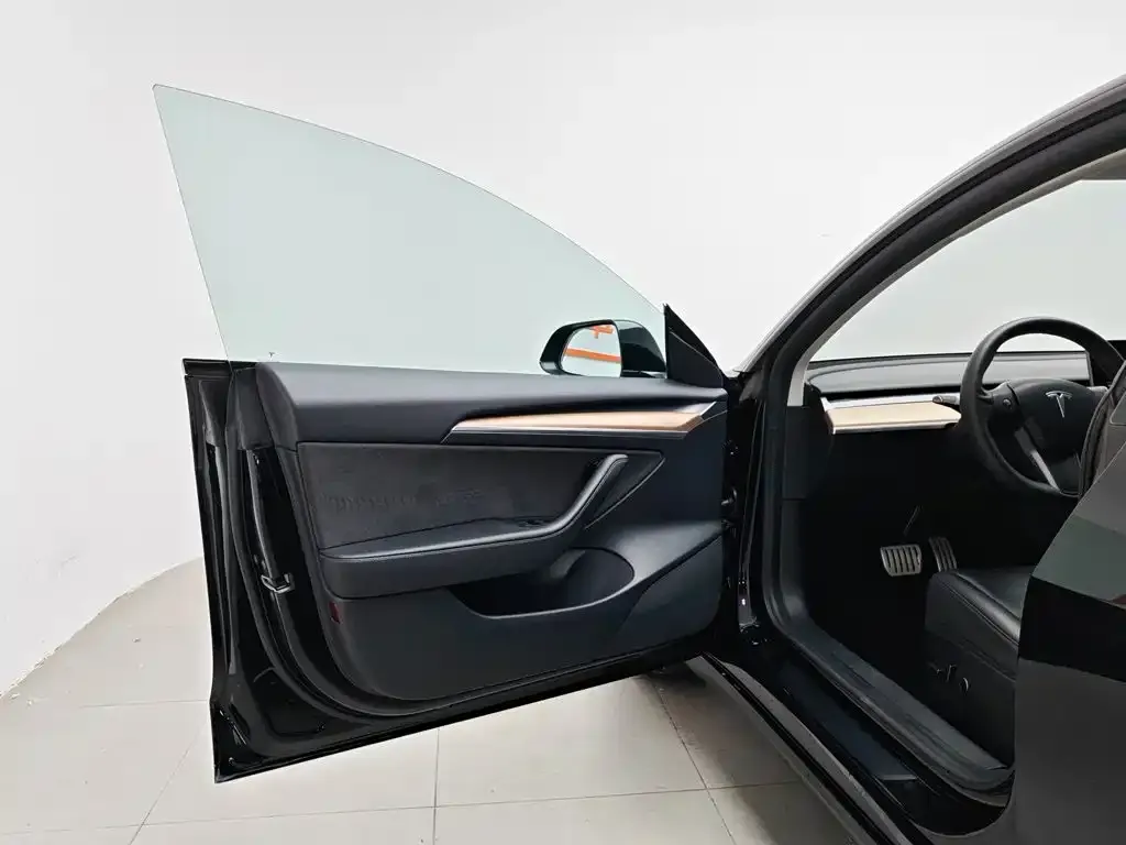 Tesla Model 3 — фото 2