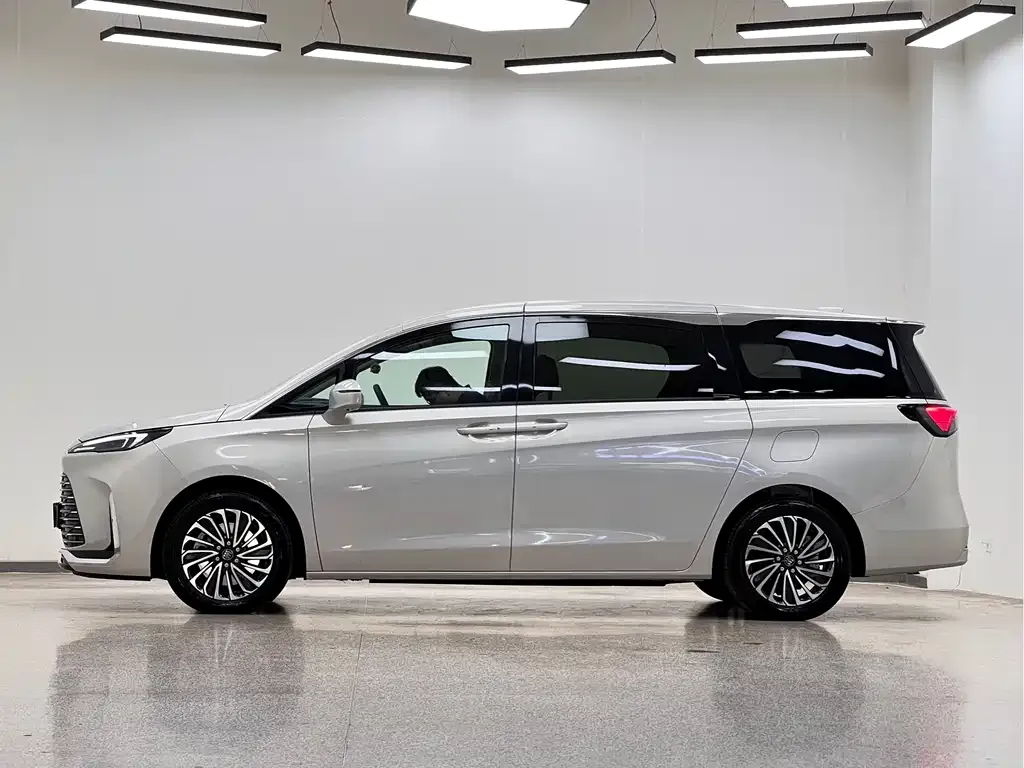 Buick GL8 Hybrid — фото 4