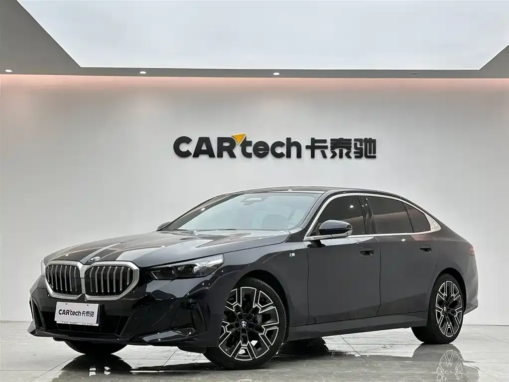 BMW 5 Series — фото 1