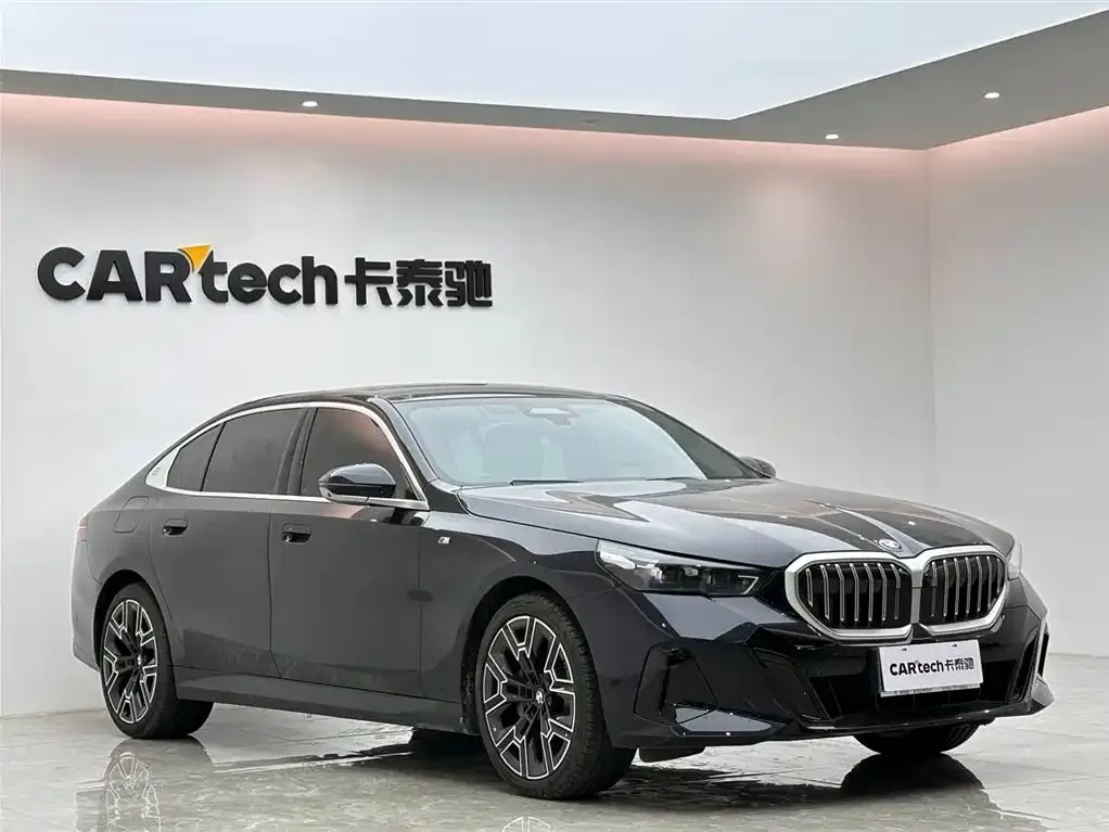 BMW 5 Series — фото 10