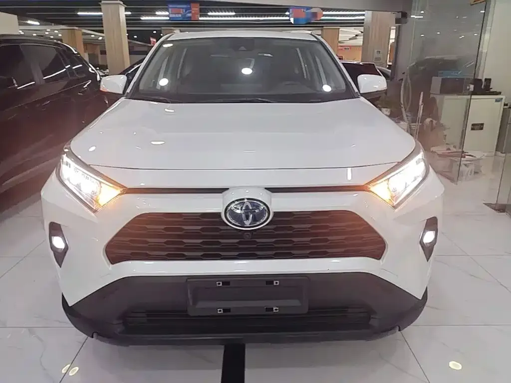Toyota RAV4 — фото 5