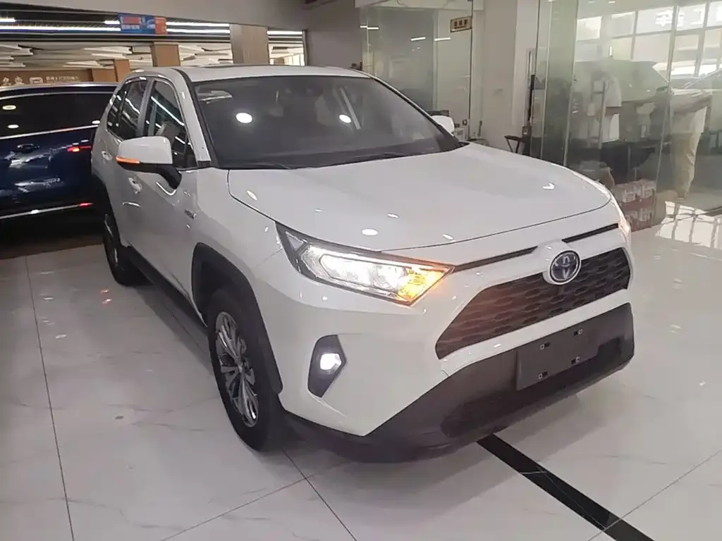 Toyota RAV4 — фото 6