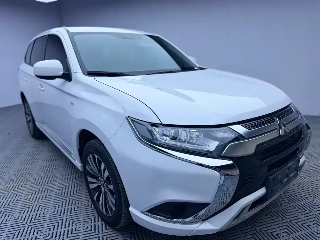 Mitsubishi Outlander — фото 7