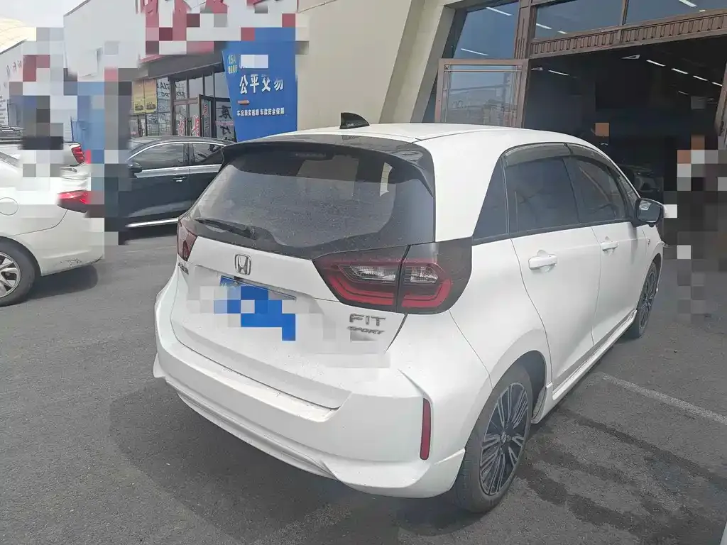 Honda Fit — фото 9