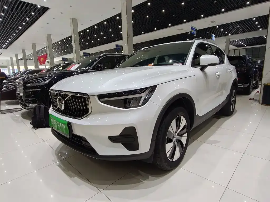 Volvo XC40 — фото 1