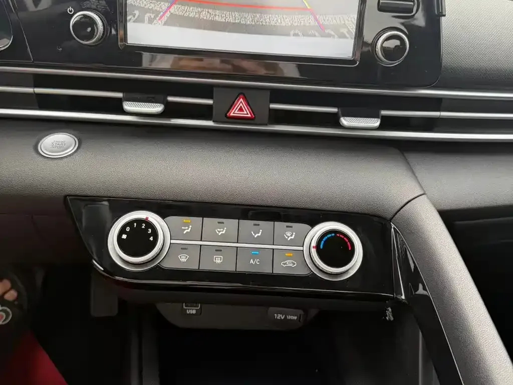Hyundai Elantra — фото 3