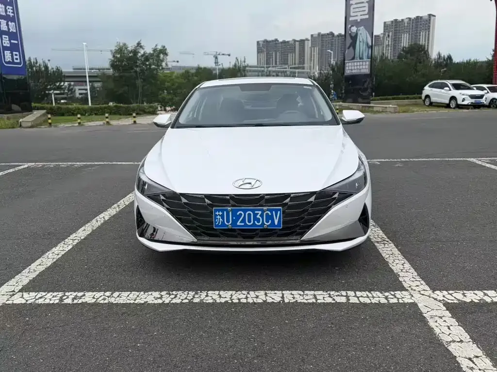 Hyundai Elantra — фото 2