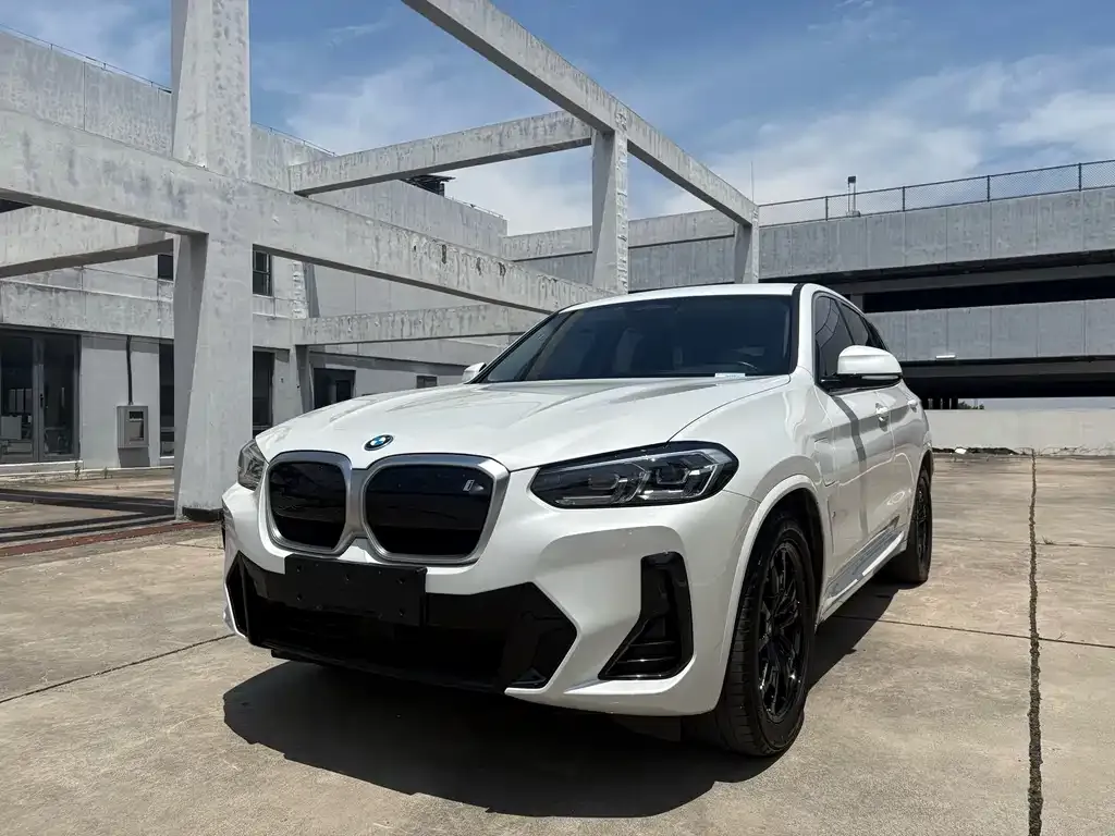BMW iX3 — фото 1
