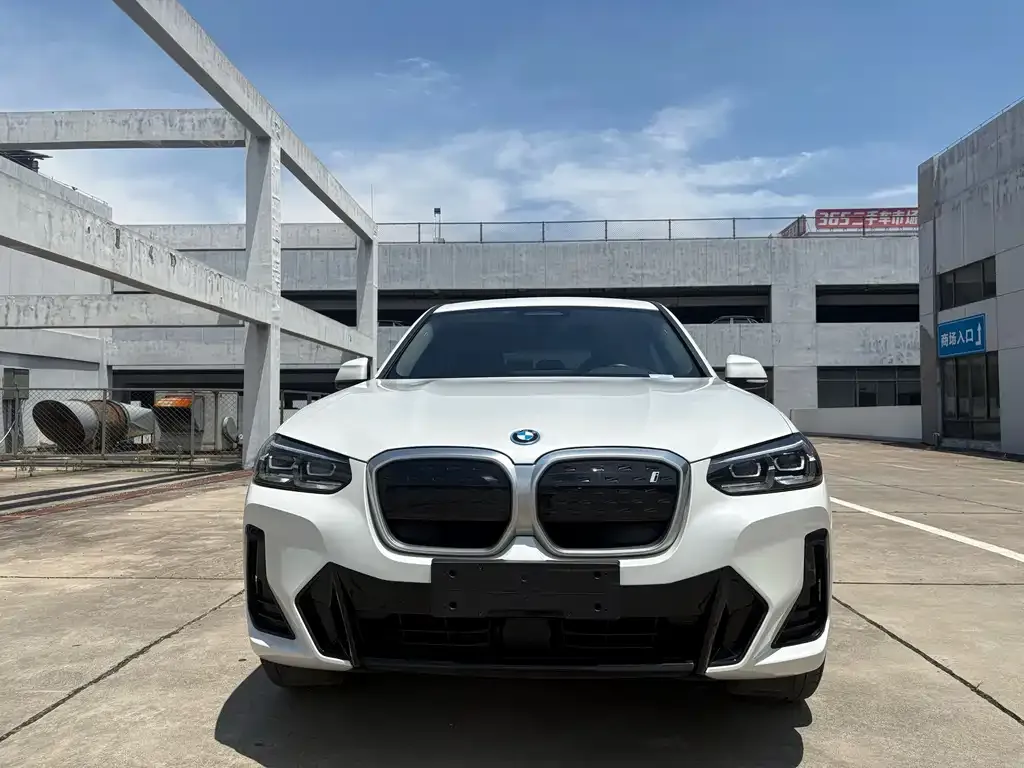 BMW iX3 — фото 9