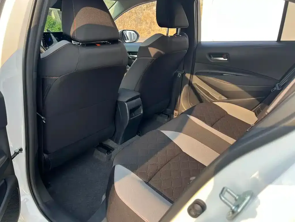Toyota Corolla — фото 4