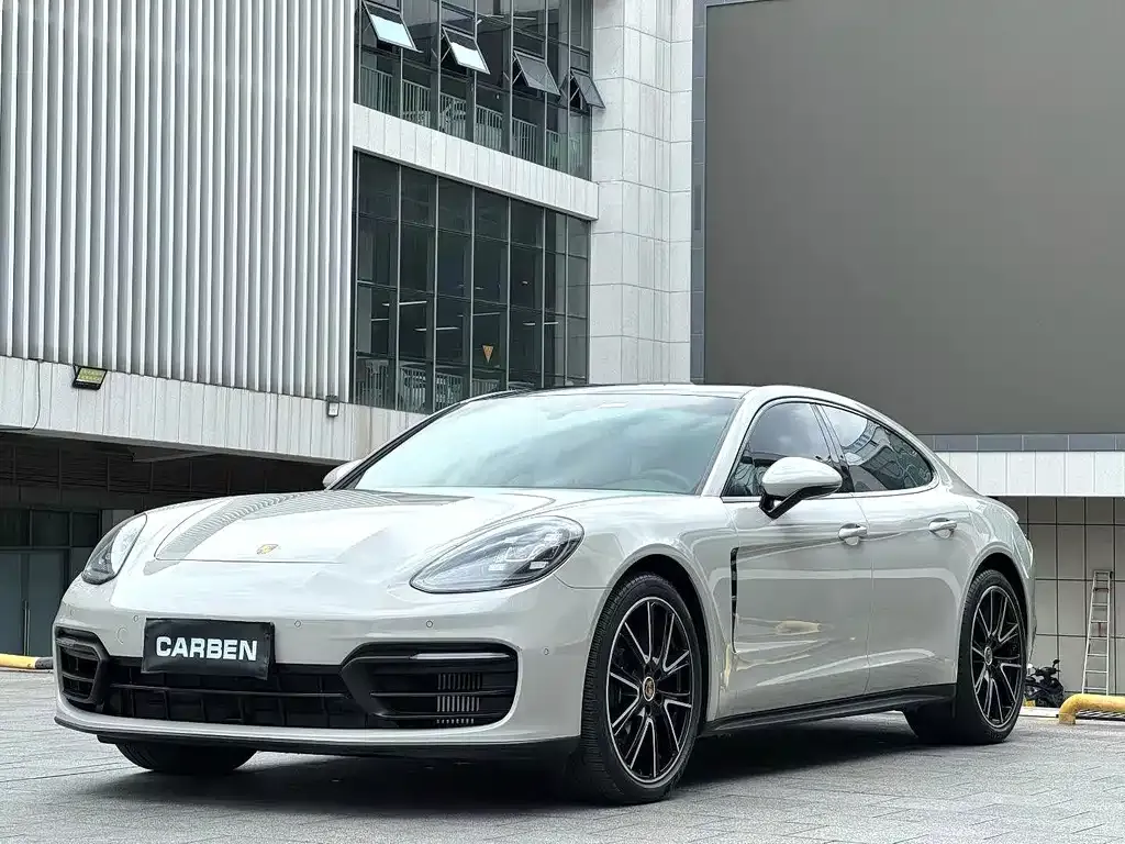 Porsche Panamera — фото 1